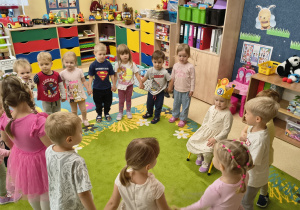 Pszczółki śpiewają sto lat dla Darii.