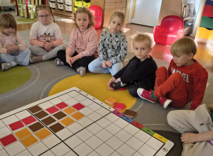 Kodowanie na dywanie - kolorowe oznaki jesieni