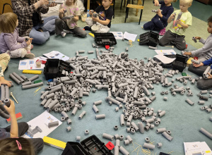 Warsztaty majsterkowania w grupie Motylków