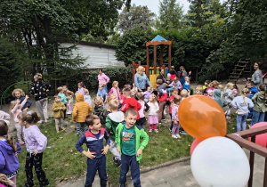Zabawa ruchowo - naśladowcza.