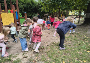 Zabawa "krasnoludek".