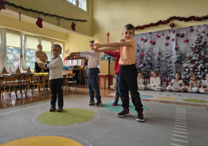 Taniec chłopców do utworu Little Drummer Boy with Lyrics Christmas Carol and Christmas.