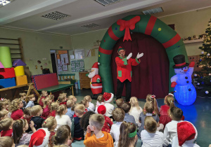 Elf Czarodziej podczas występu.