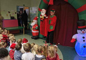 Elf Czarodziej podczas pokazu.