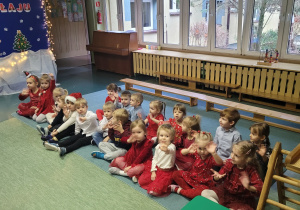 Pszczółki pozdrawiają świątecznie.