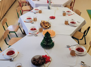 Wigilijny obiad w grupie Pszczółek