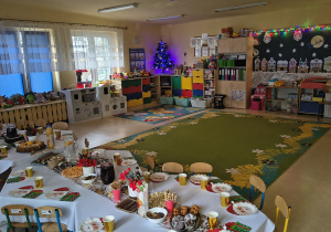 Przygotowania do świątecznego spotkania.