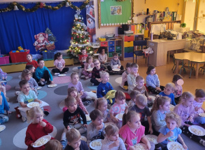 Świąteczne kino dzieci z grupy I i II