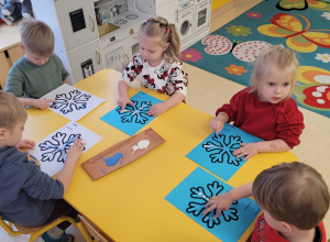 Śnieżynki - stemplowanie paluszkami