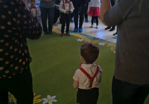 Wspólna zabawa muzyczno ruchowa z Dziadkami i rodzicami do piosenki pt. "Calp clap sound" .