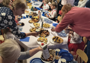 Udział we wspólnym poczęstunku.