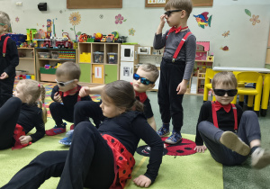 Wspólny taniec dzieci dla dziadków.