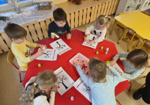 "Drzewko szczęścia i przyjaźni" - praca plastyczna.