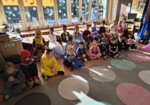 Prezentacja strojów dzieci z grupy IV.