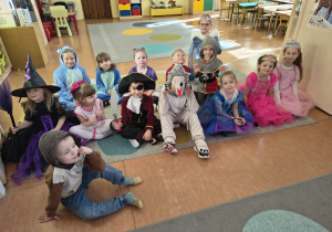 Prezentacja strojów dzieci z grupy III.