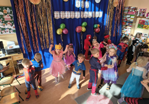 Swobodna interpretacja ruchowa do piosenek przedszkolnych.