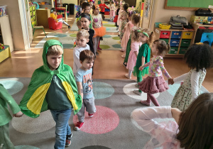 "Stonoga" - zabawa taneczna.