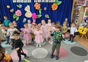 "Kaczuszki" - taniec przy piosence.