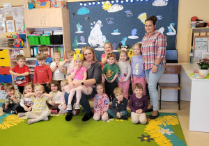 Pamiątkowe zdjęcie z solenizantką.