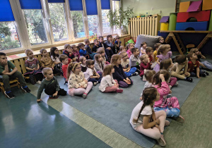 Przedszkolaki z zapartym tchem śledziły losy bohaterów.