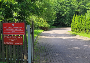 Wejście na teren Straży Miejskiej w Łodzi - Ośrodek Konny.