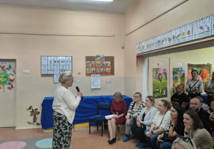 Powitanie zebranych gości przez Panią Dyrektor.