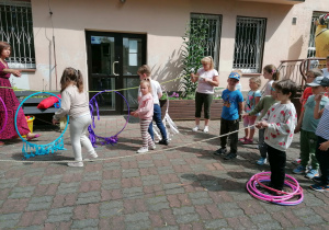 Udział dzieci w zabawach ruchowych.