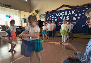 Dzieci uczestniczą w konkursach.